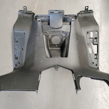 Contraescudo superior / salvapiernas Kymco Superdink 125 (OCASION) - Imagen 1