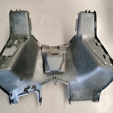 Contraescudo superior / salvapiernas Kymco Superdink 125 (OCASION) - Imagen 2