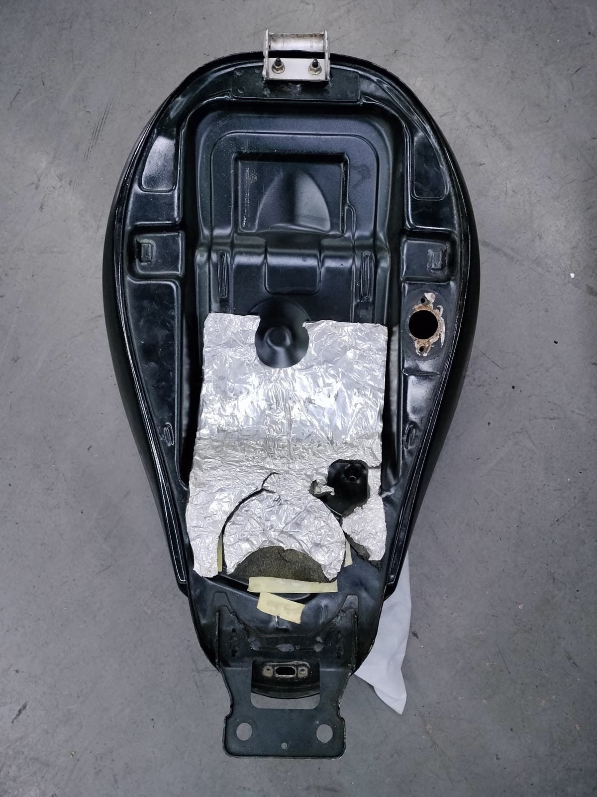 Depósito de gasolina Hyosung GV 650 (OCASION) - Imagen 4