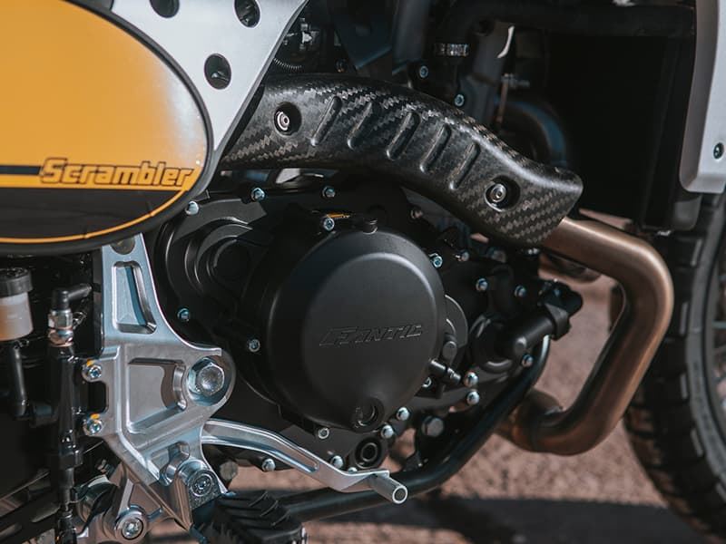 Fantic Caballero 500 Scrambler negra - Imagen 2