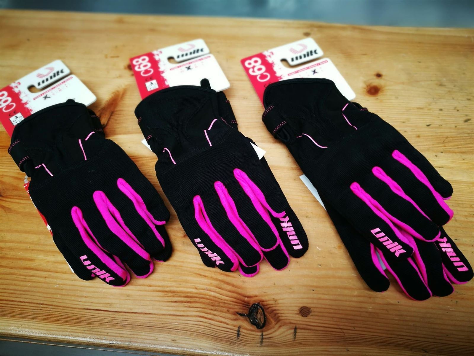 Guantes Unik C-68 negro/rosa - Imagen 3