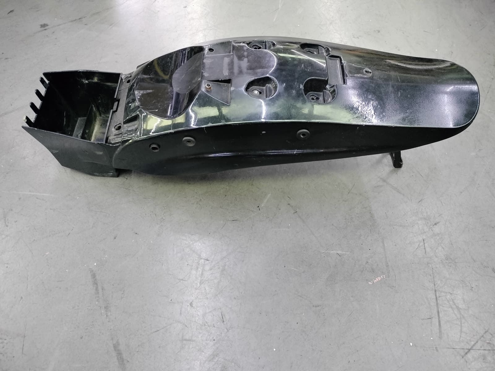 Guardabarros trasero Hyosung GV 650 (OCASION) - Imagen 2