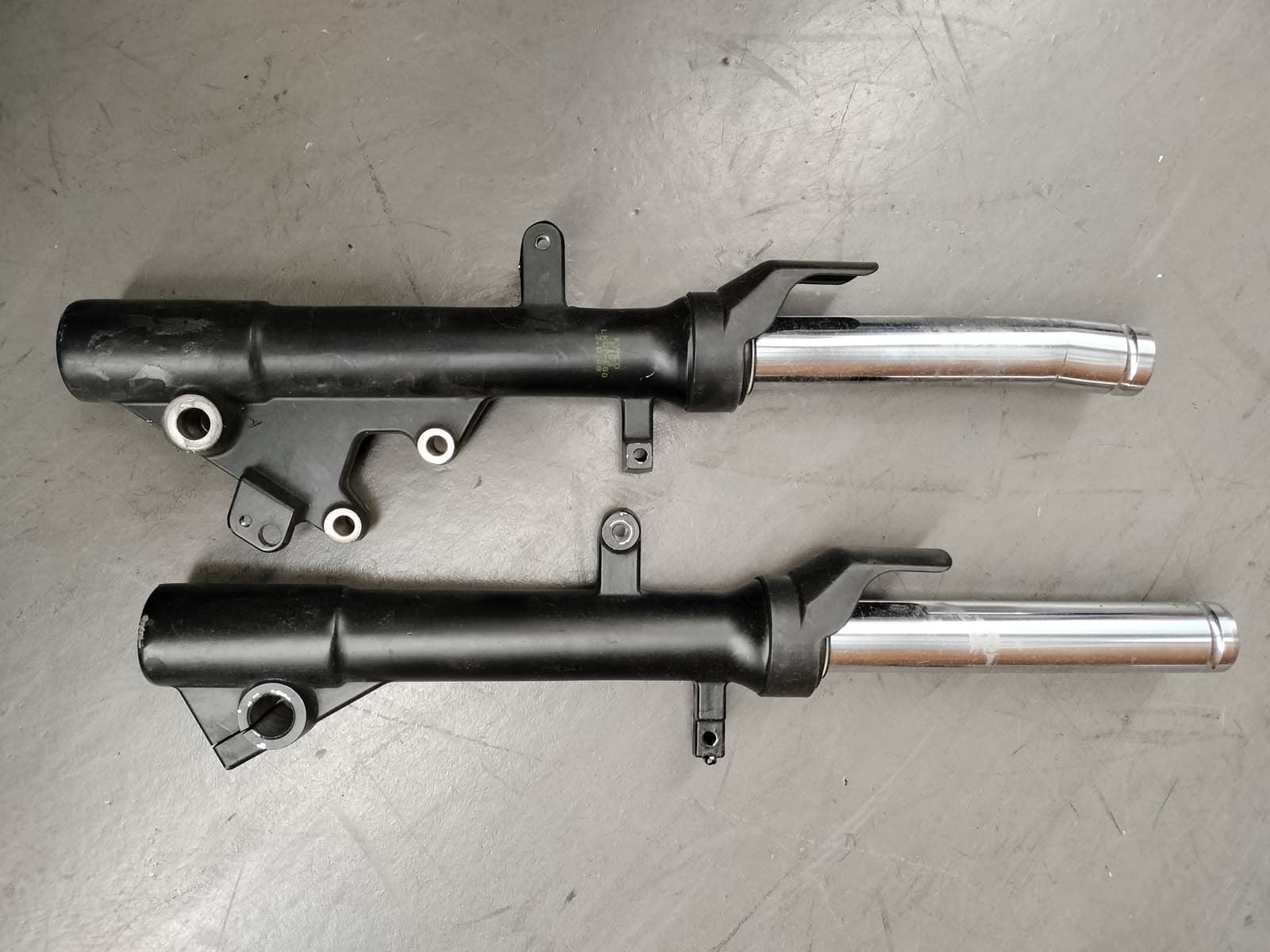 Juego de barras de horquilla Kymco K-XCT 125/300 (OCASION) - Imagen 1