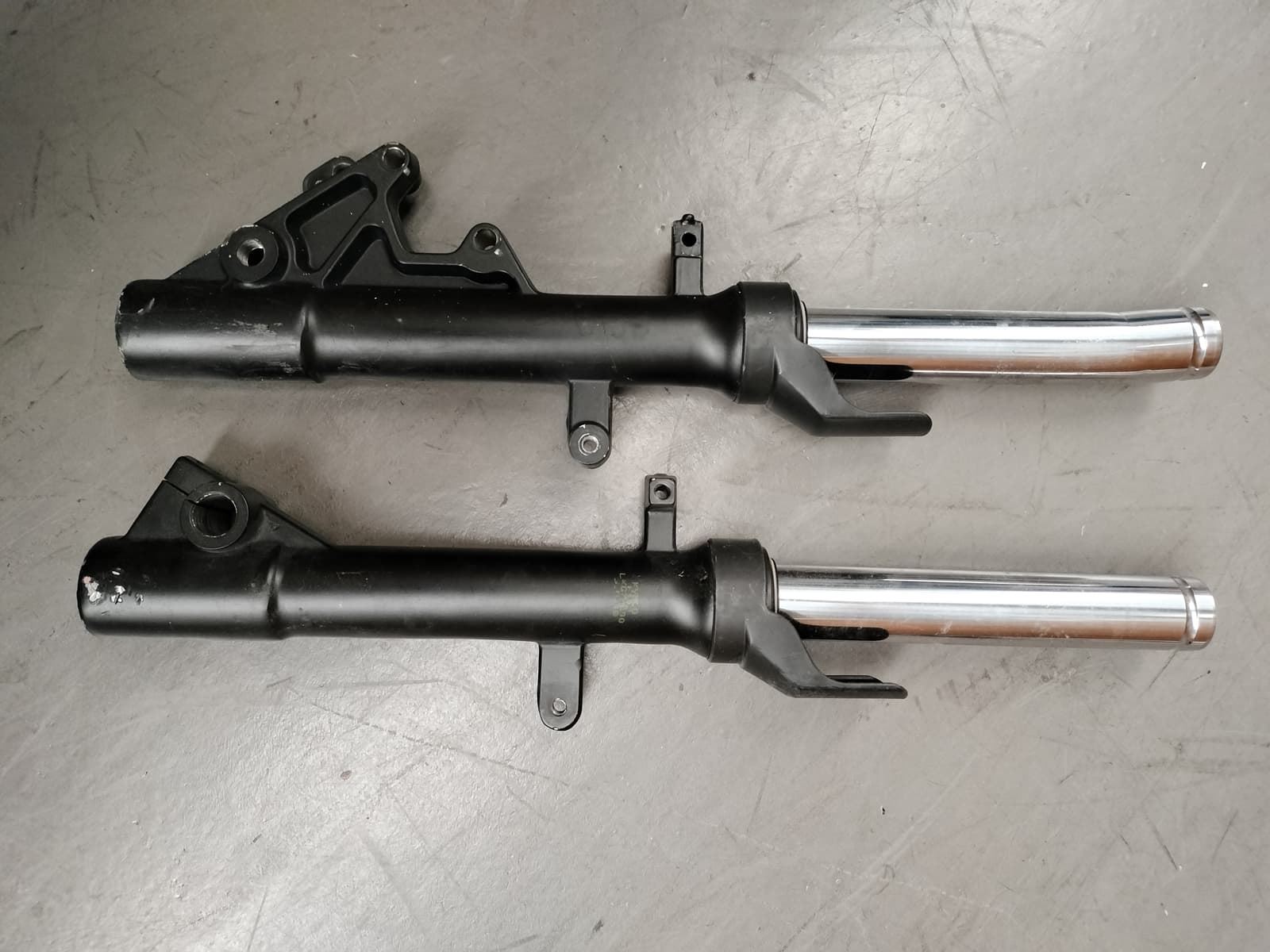 Juego de barras de horquilla Kymco K-XCT 125/300 (OCASION) - Imagen 2