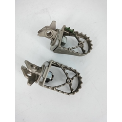 Juego de estriberas Higashi - Imagen 1