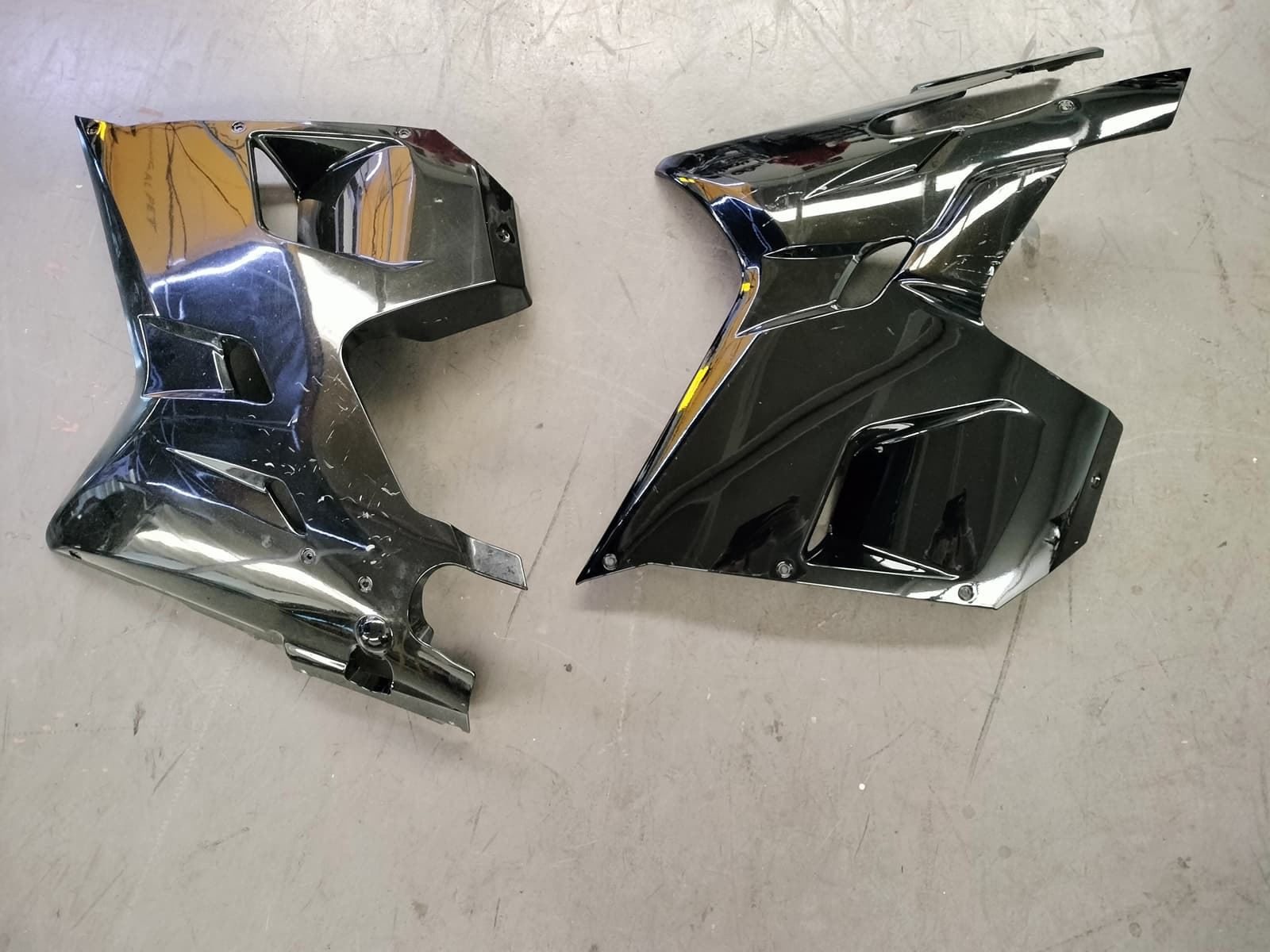 Juego de tapas laterales de carenado Hyosung GTR 125 / 250 / 650 (OCASION) - Imagen 1