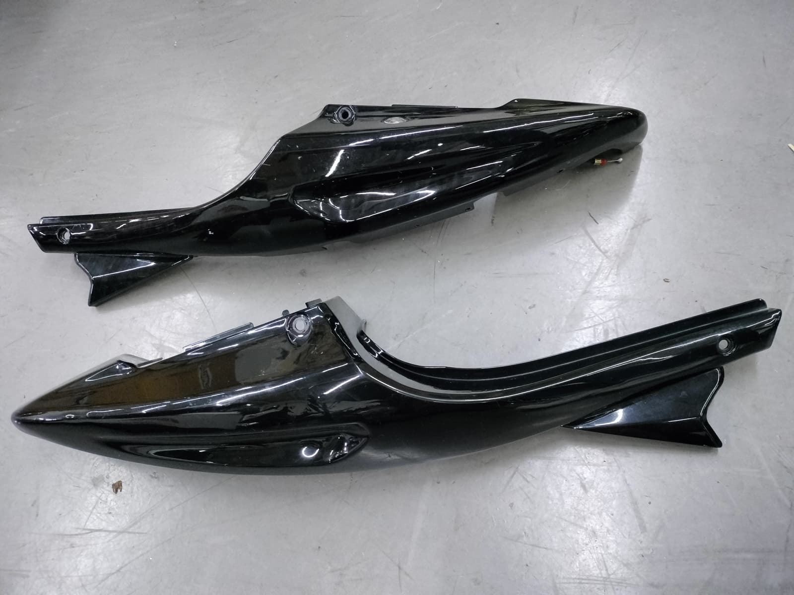 Juego de tapas traseras laterales Hyosung GTR 125 / 250 / 650 (OCASION) - Imagen 2