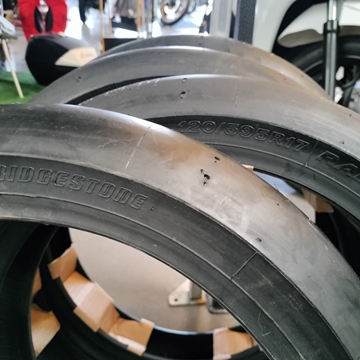 Lote 10 Slick Brigestone Radial 120/595R17 - Imagen 2