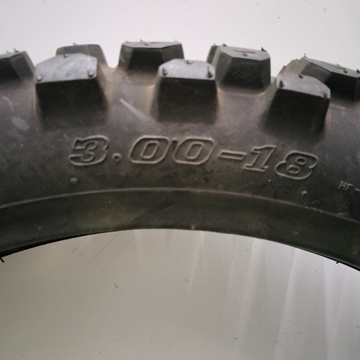 Neumático DURO 3.00x18 - Imagen 2