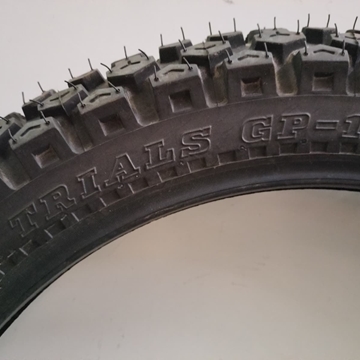 Neumático IRC GP-1 3.00x18 - Imagen 2