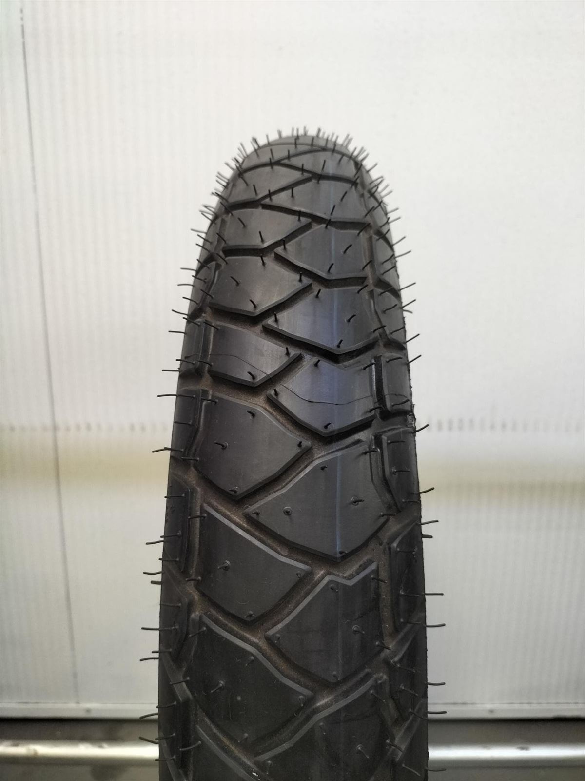 Neumático Michelin Anakee Adventure 110/80 R19 59V - Imagen 4