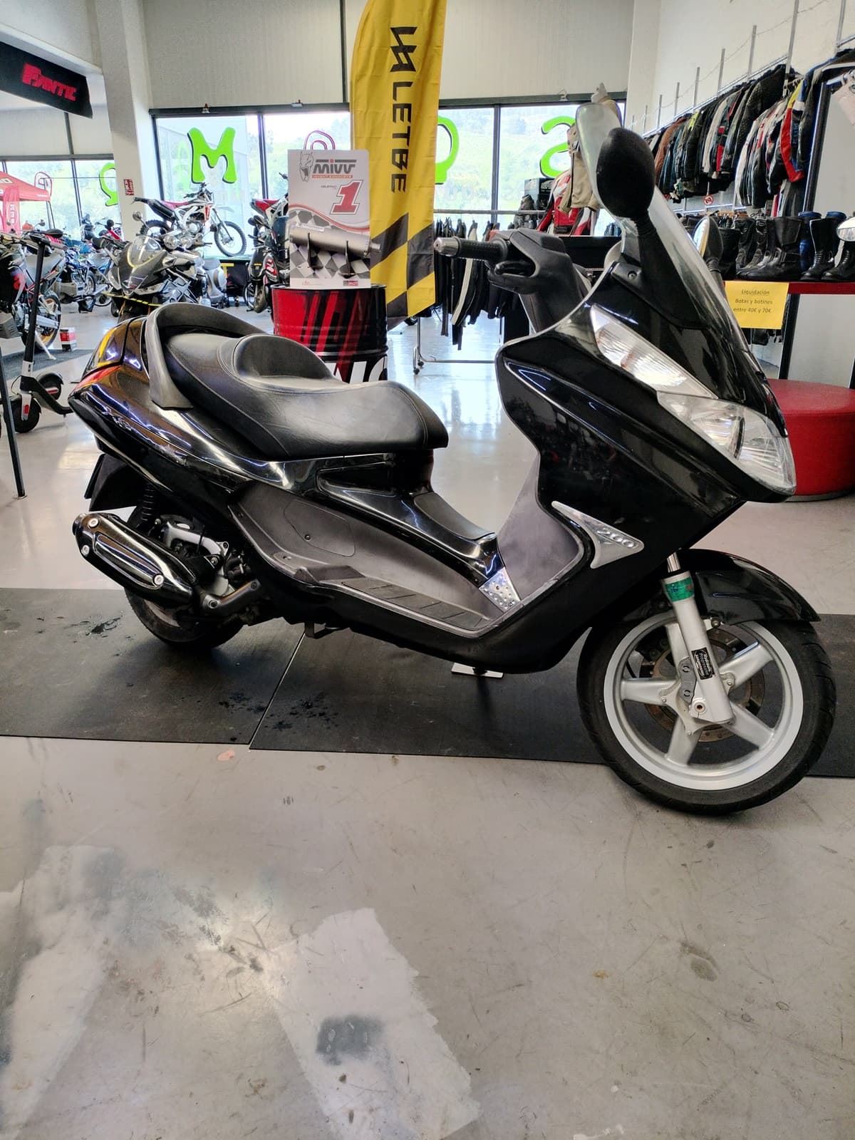 Piaggio X8 200 - Imagen 1