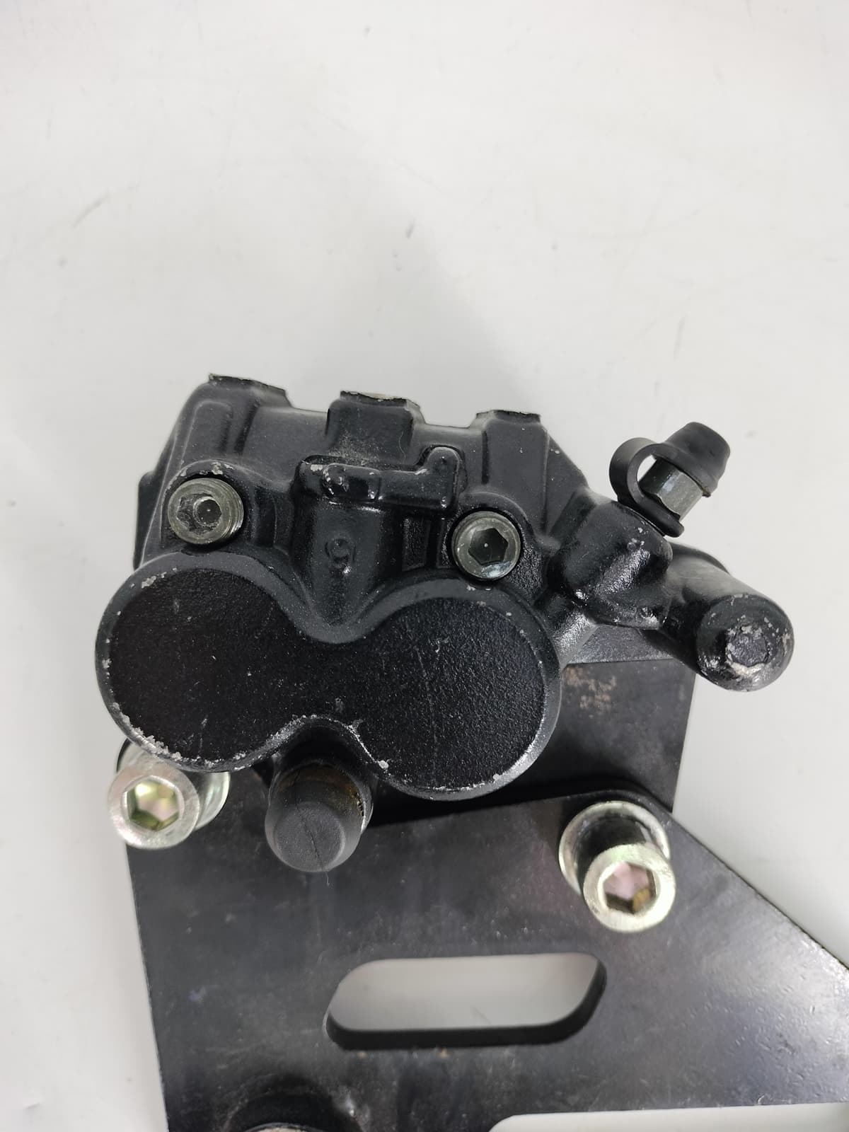 Pinza de freno trasero Keeway RKV 125 y KSR Code 125 (Ocasion) - Imagen 2