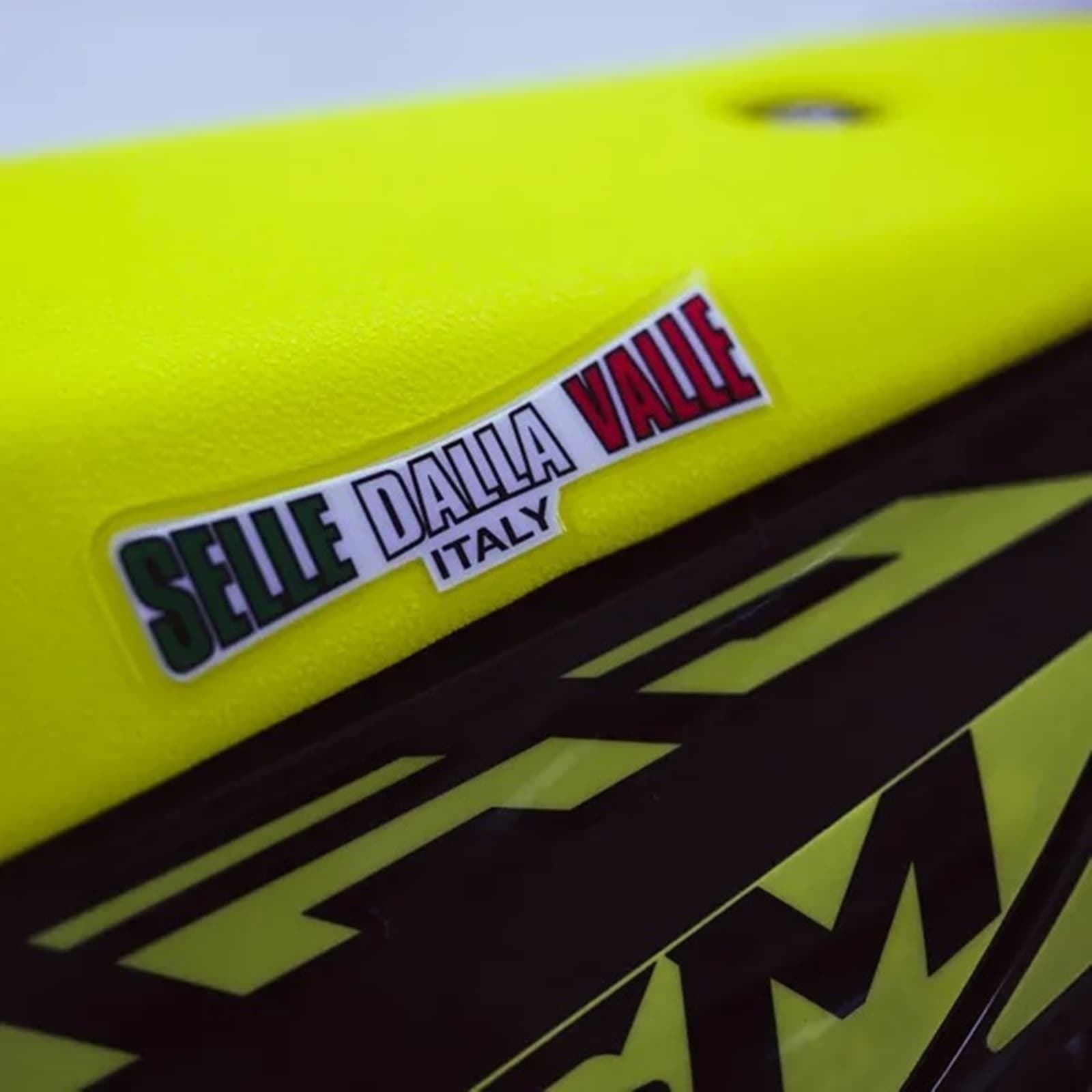 SWM SM 125 R amarilla - Imagen 11