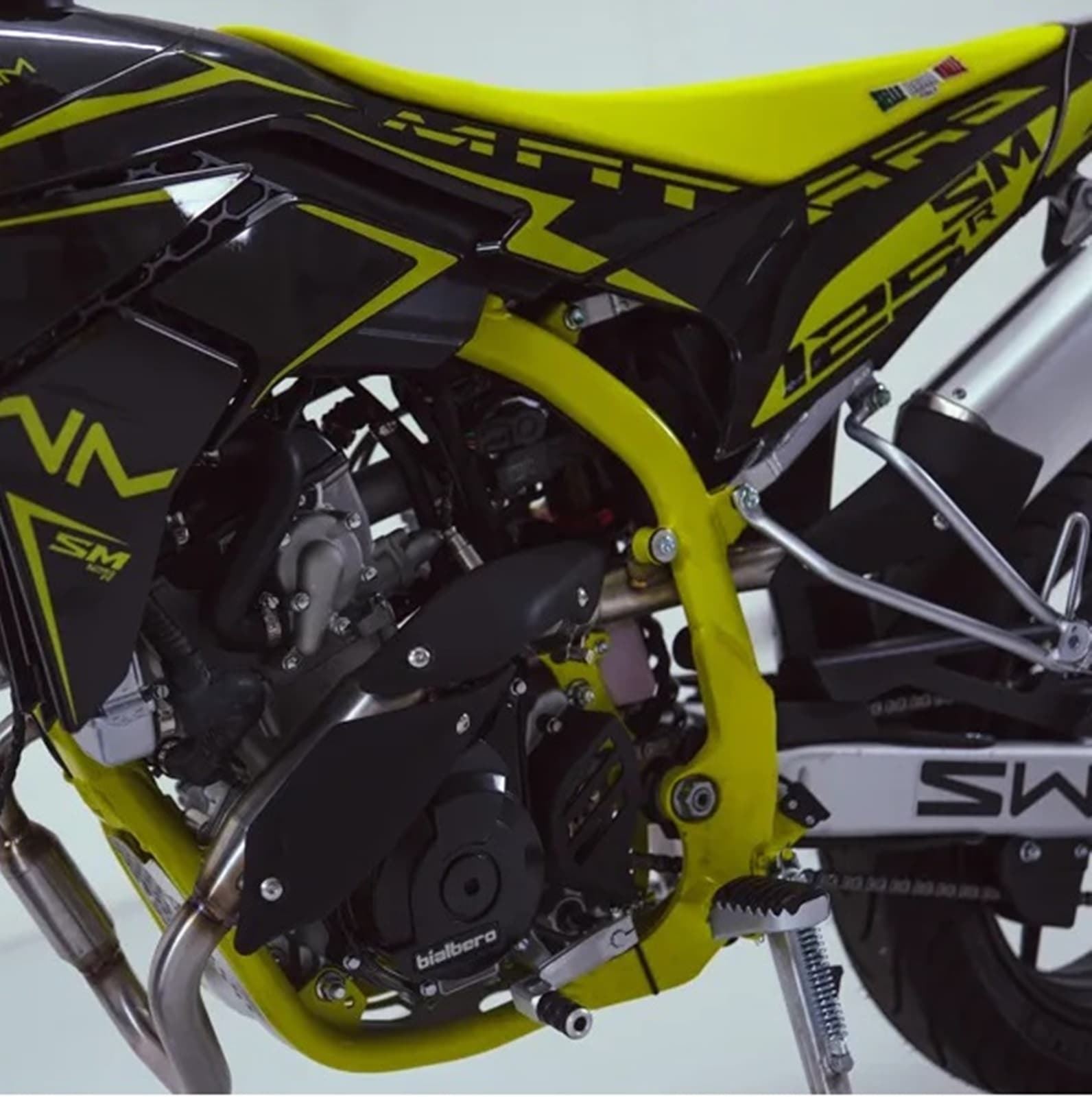 SWM SM 125 R amarilla - Imagen 8