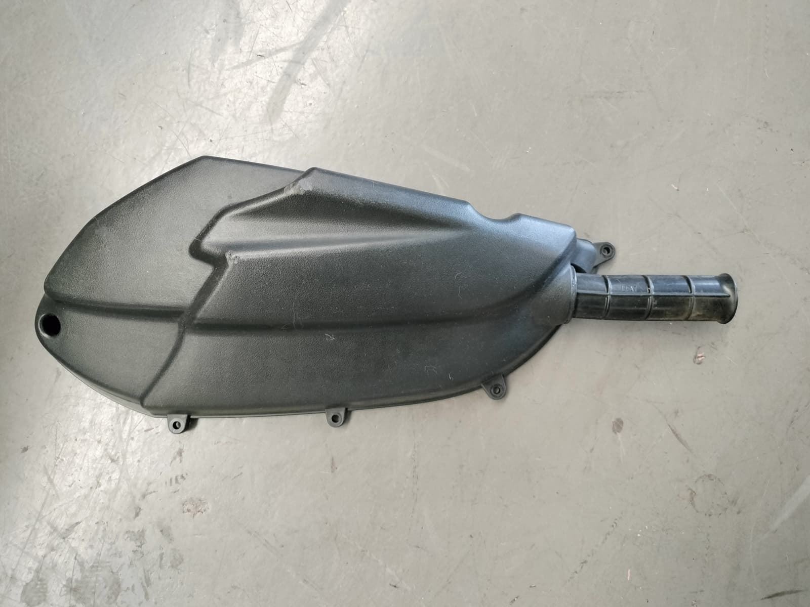 Tapa caja de filtro de aire Kymco Superdink 125 (OCASION) - Imagen 1