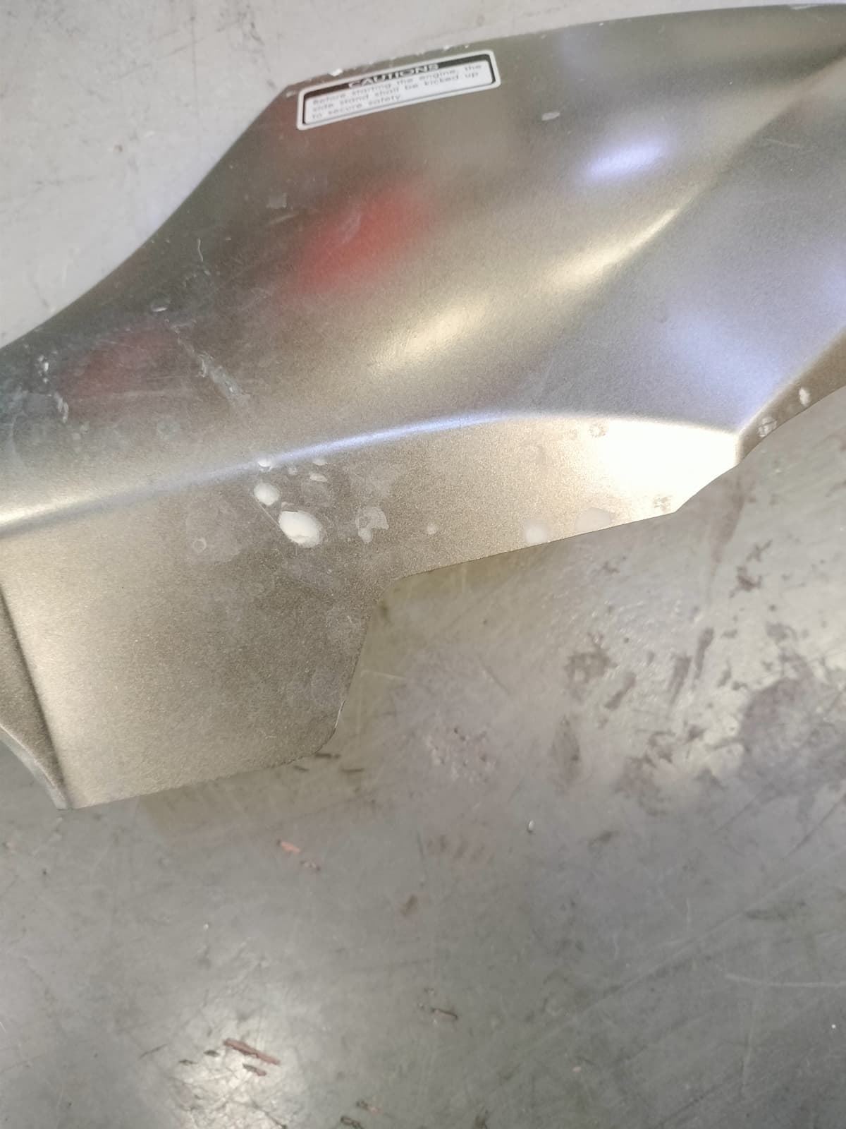 Tapa lateral inferior piso izquierdo Kymco Superdink 125 (OCASION) - Imagen 3