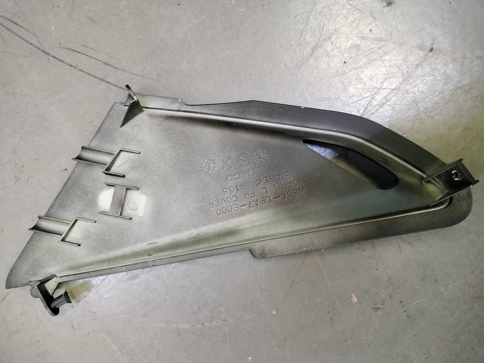 Tapa lateral intermedia izquierda frontal Kymco Superdink 125 (OCASION) - Imagen 2