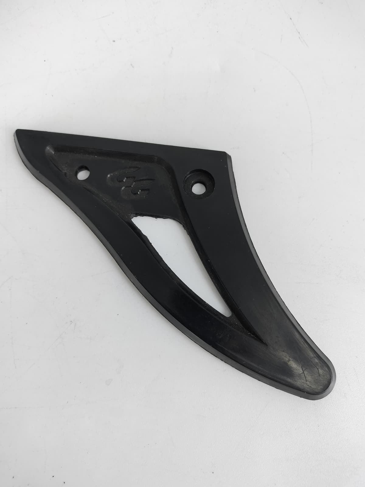 Tapa protector piñón trasero original Gasgas Pro color negro - Imagen 1