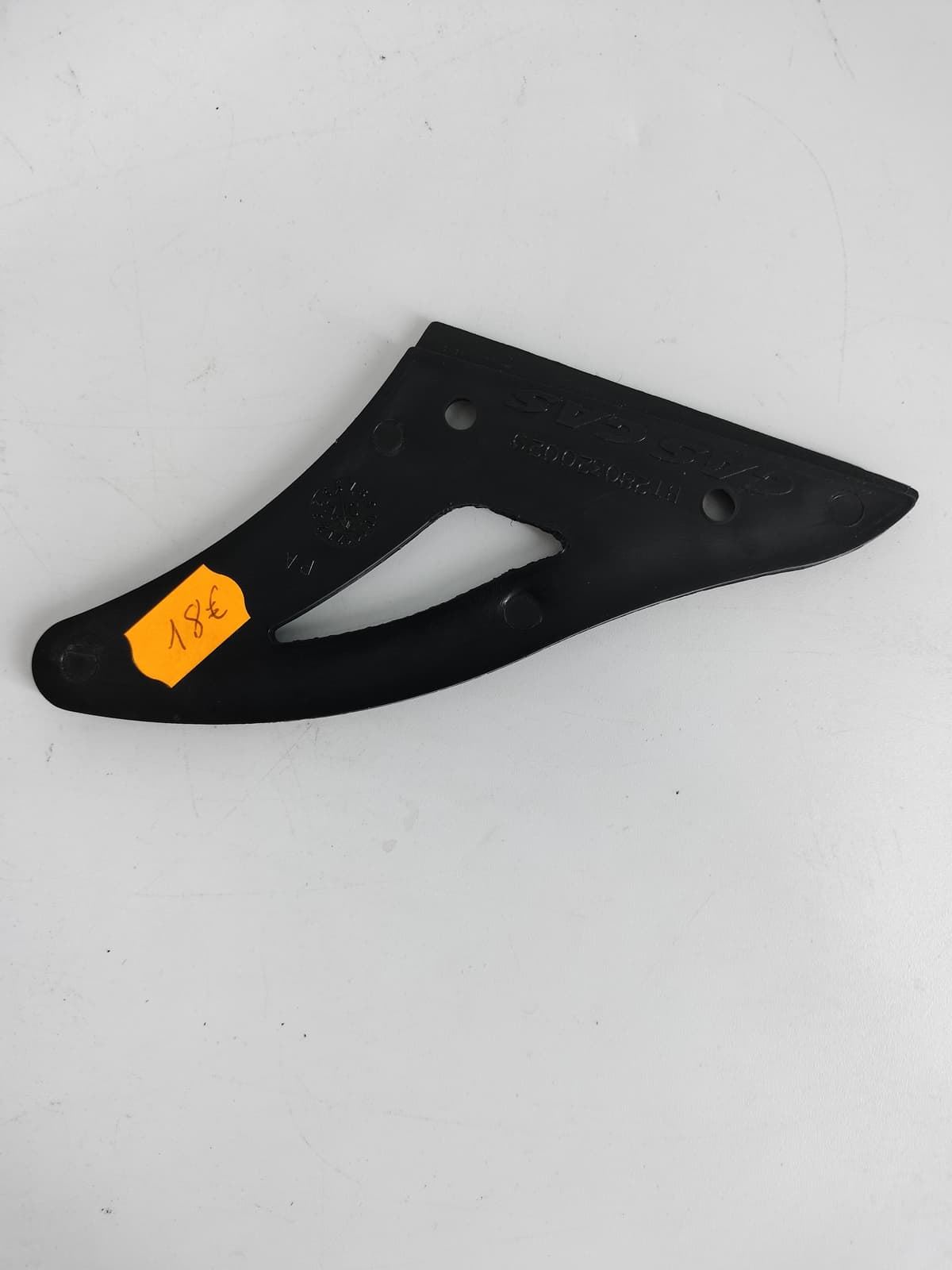 Tapa protector piñón trasero original Gasgas Pro color negro - Imagen 2