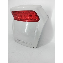 Tapa trasera central Piaggio X9 125 con piloto trasero (Ocasión) - Imagen 2