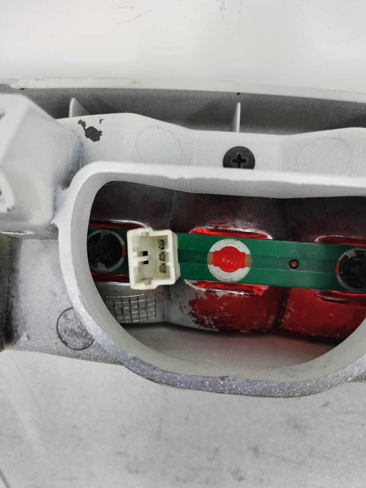 Tapa trasera central Piaggio X9 125 con piloto trasero (Ocasión) - Imagen 5