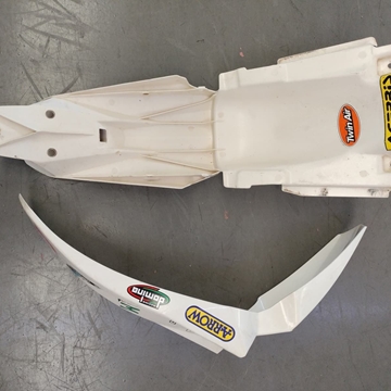 Tapas, caratula de faro y asiento SWM RS 300 R (OCASION) - Imagen 2