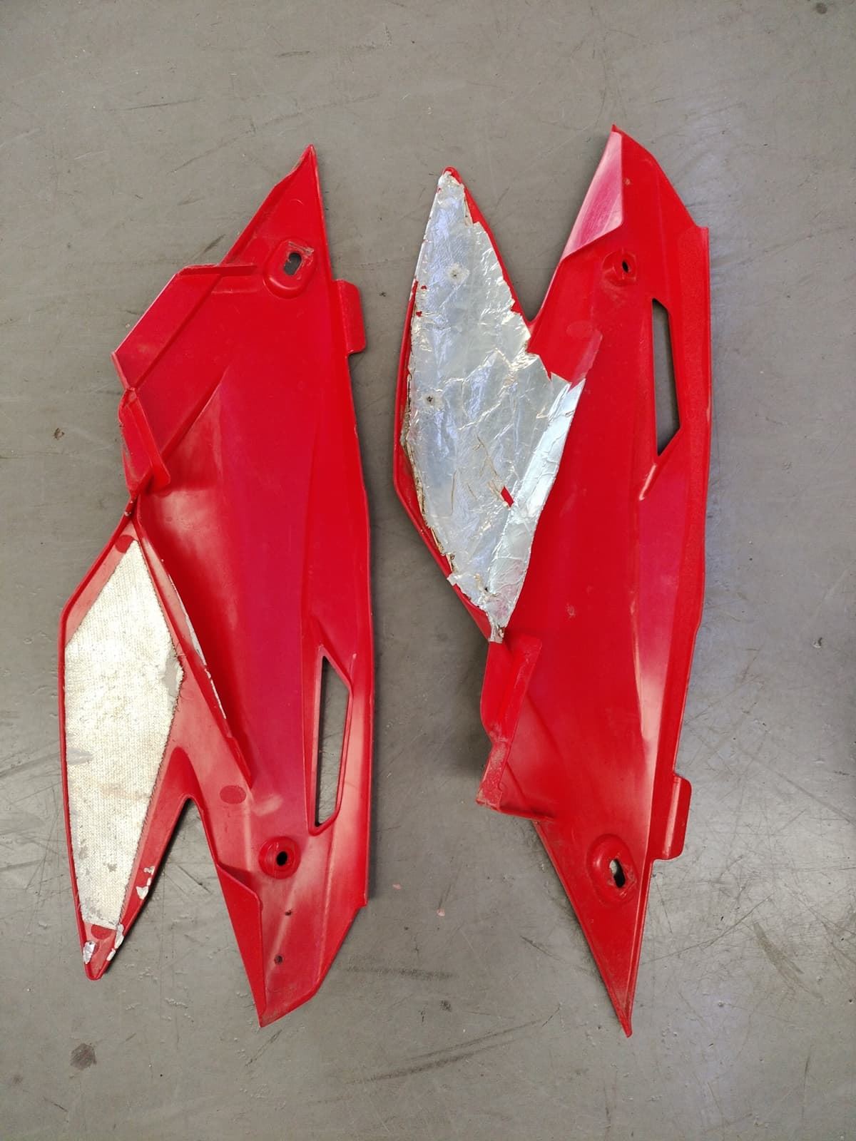 Tapas, caratula de faro y asiento SWM RS 300 R (OCASION) - Imagen 5