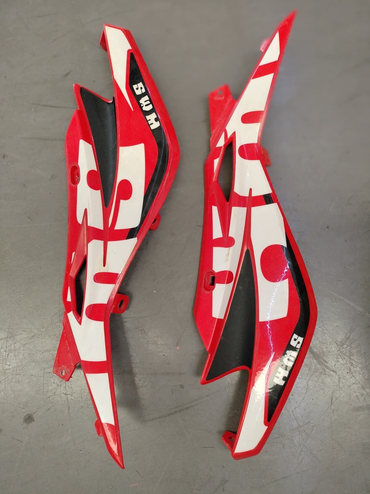 Tapas, caratula de faro y asiento SWM RS 300 R (OCASION) - Imagen 6