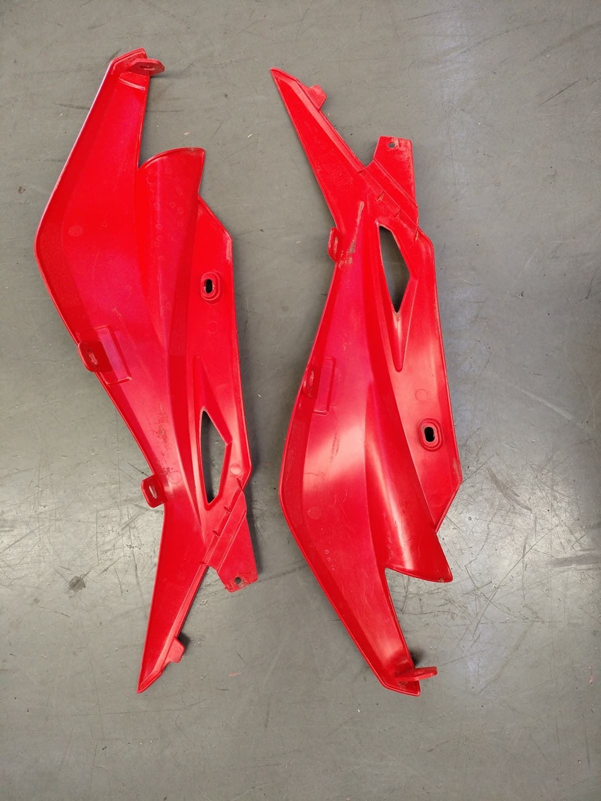 Tapas, caratula de faro y asiento SWM RS 300 R (OCASION) - Imagen 7