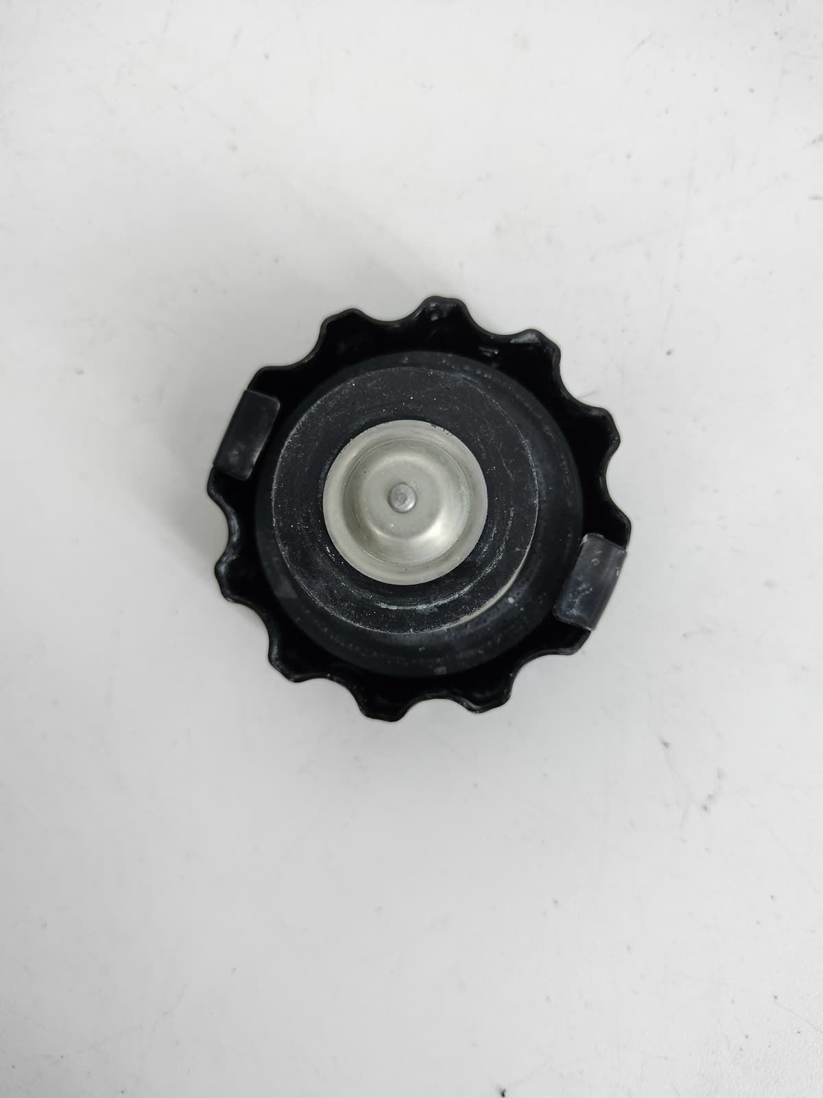 Tapón radiador SWM Ace of Spades y Outlaw - Imagen 3